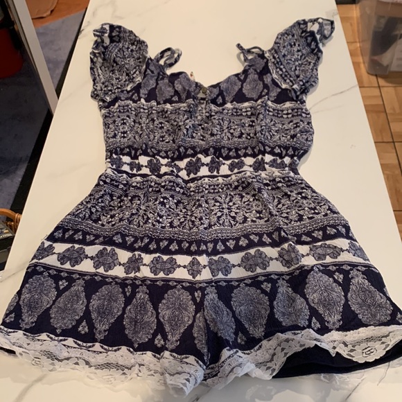 White print romper, size small. - Picture 4 of 4
